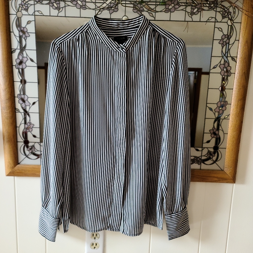 🦋Sale🦋4/$25Ann Taylor Factory Button Down Blouse - Picture 2 of 12